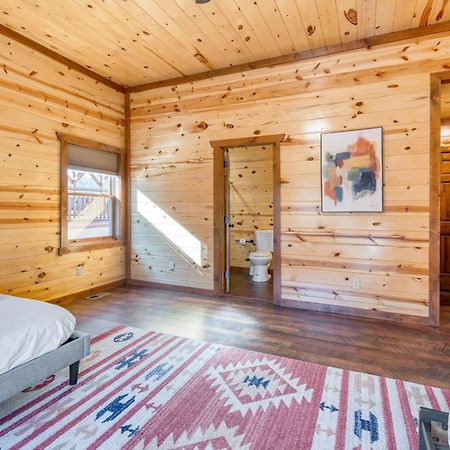 Smokey'S Paradise By Avantstay Sleeps 22 Pool سيفيرفيل المظهر الخارجي الصورة